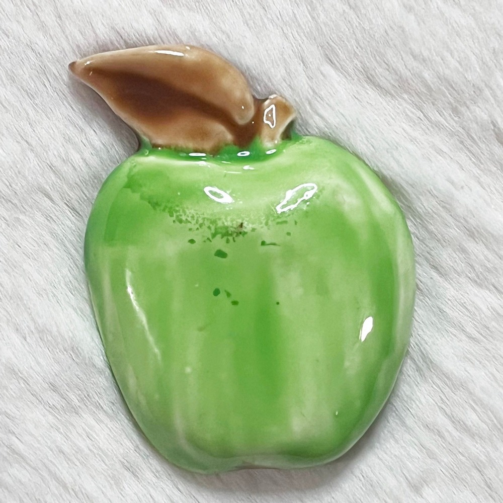 🔮‎ 5/$25 Vintage Hand Painted Green Apple Pin